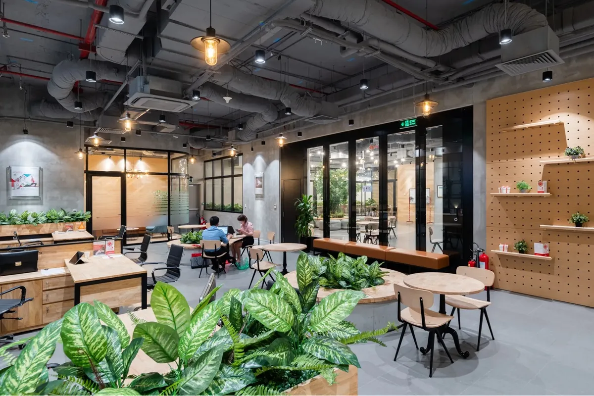 <figcaption>Nhân viên làm việc trong môi trường đạt chuẩn LEED vừa cải thiện sức khỏe vừa nâng cao tinh thần làm việc</figcaption>