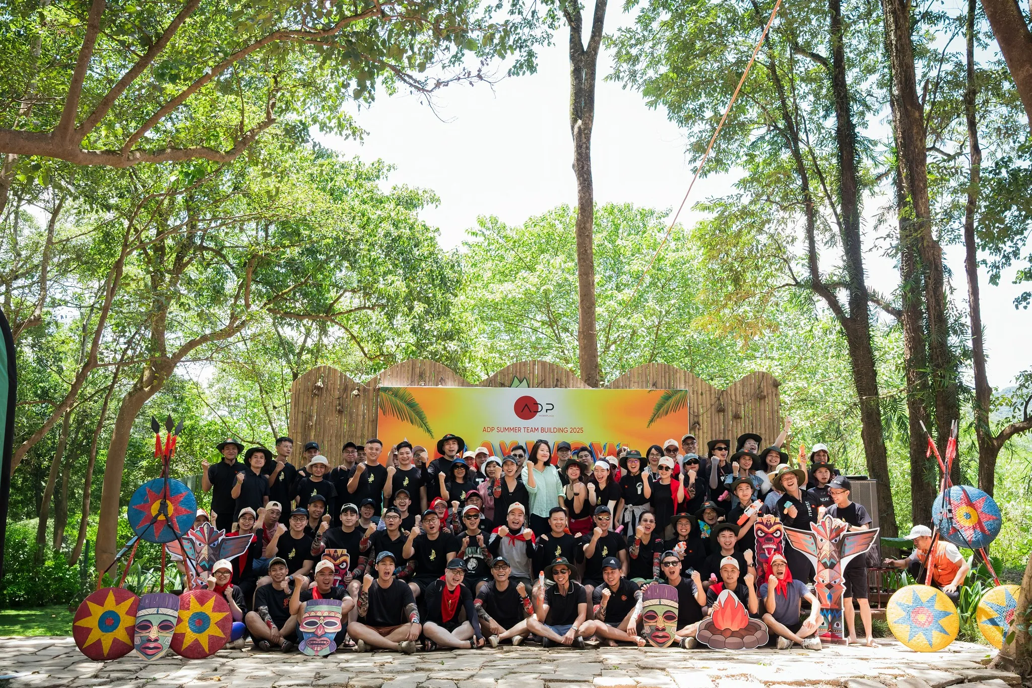 <figcaption>Team Building ADP Ha Noi</figcaption>